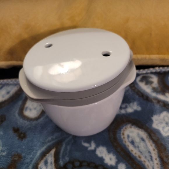 Pampered Chef White Ceramic Microwave Breakfast Sandwich Maker - Picture 1 of 7